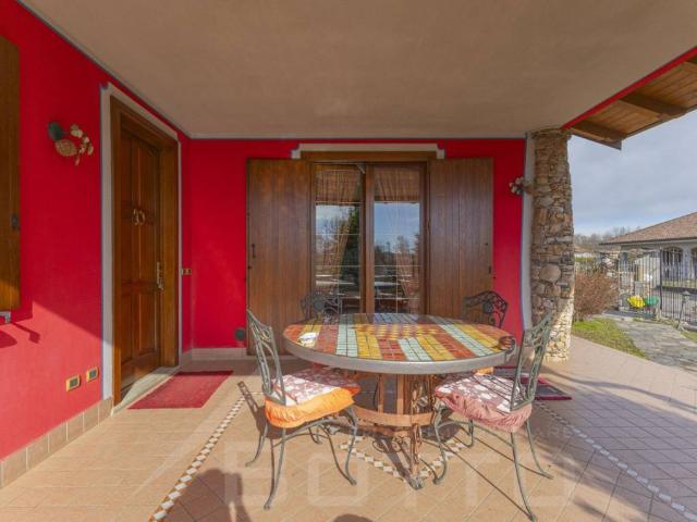 Villa Indipendente in vendita a Cureggio, Novara