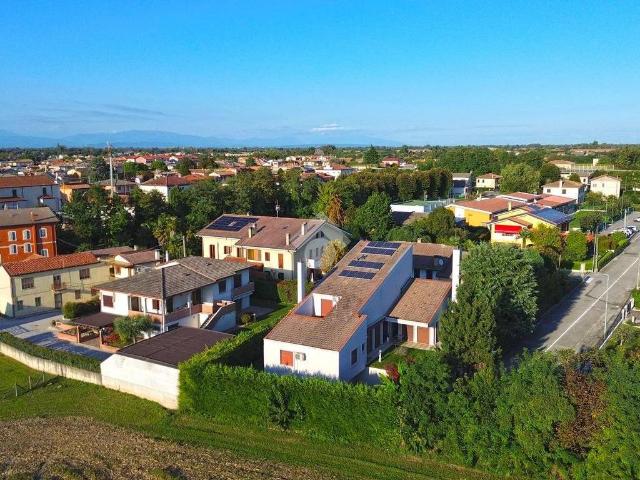 Villa Indipendente in vendita a Pieve di Curtarolo, Curtarolo