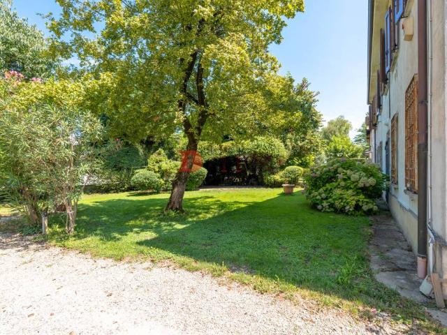 Villa Indipendente in vendita a Curtatone, Lombardia