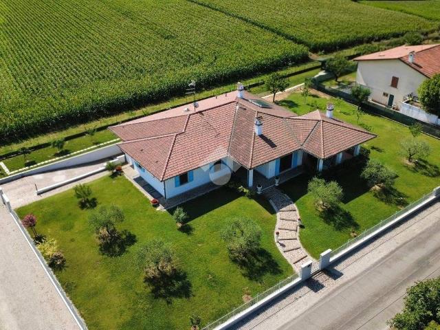 Villa Indipendente in vendita a San Silvestro, Curtatone