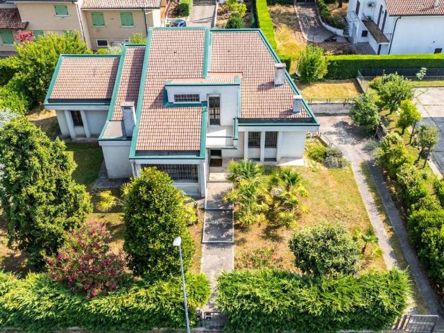 Villa Indipendente in vendita a San Silvestro, Curtatone
