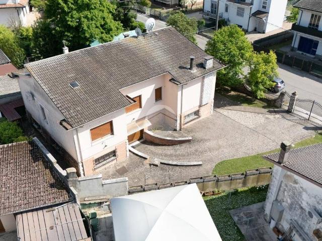 Villa Indipendente in vendita a Corte Gerile, Curtatone