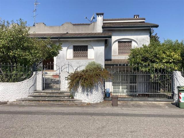 Villa Indipendente in vendita a Levata, Curtatone