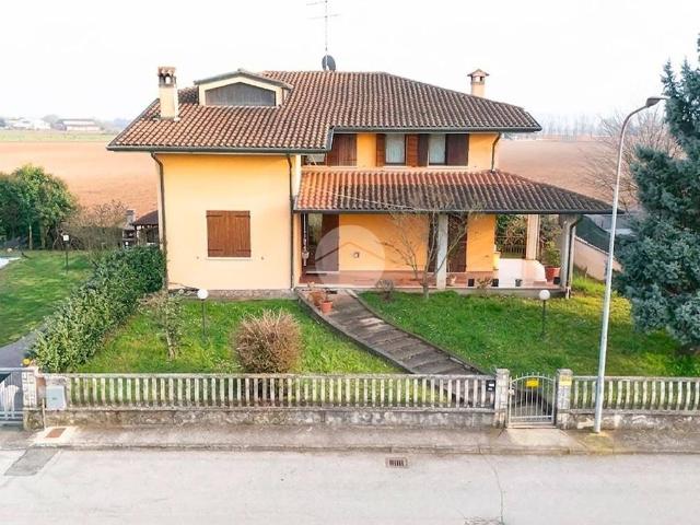 Villa Indipendente in vendita a Grazie, Curtatone