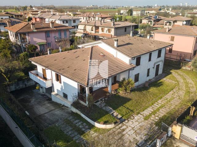 Villa Indipendente in vendita a Levata, Curtatone