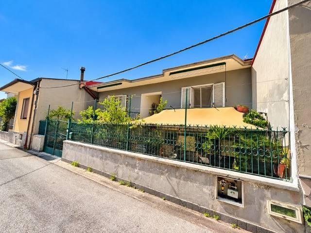 Villa Indipendente in vendita a Curti