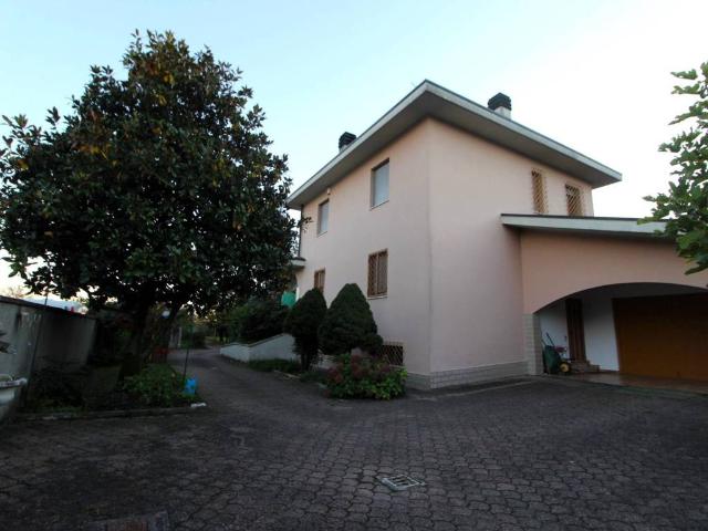 Villa Indipendente in vendita a Cusago, Lombardia