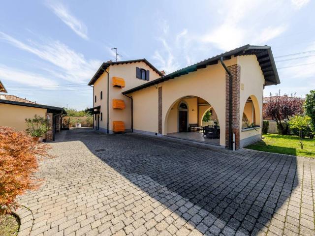 Villa Indipendente in vendita a Cascina Santa Maria Fenino, Cusago