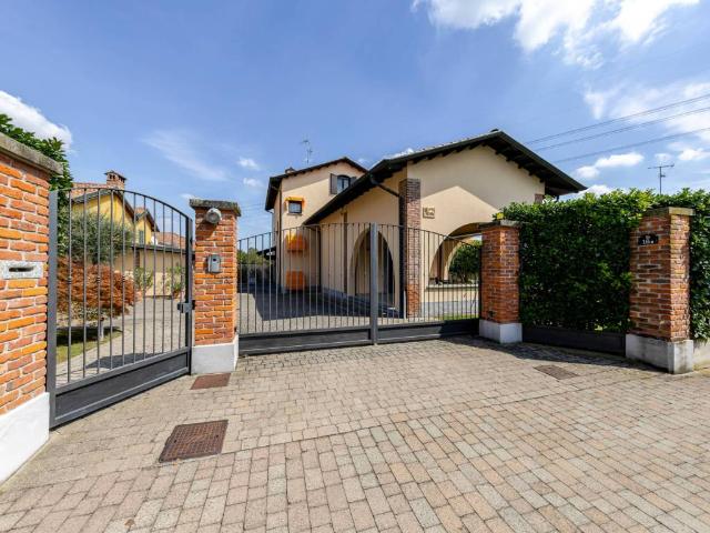 Villa Indipendente in vendita a Cascina Santa Maria Fenino, Cusago