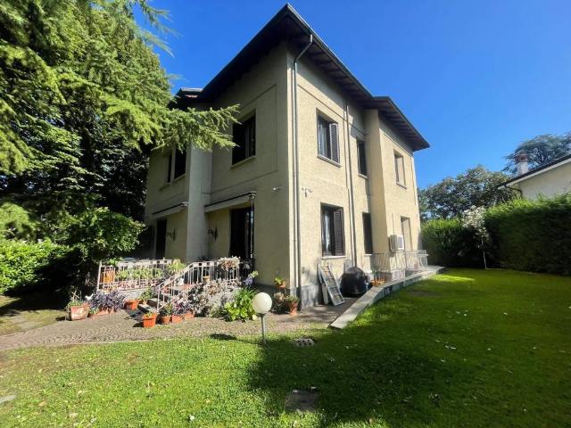 Villa Indipendente in vendita a Zona Omogenea Milano Nord, Cusano Milanino
