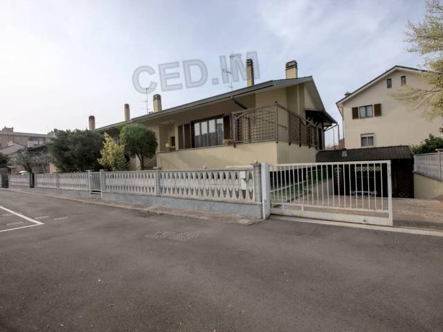 Villa Indipendente in vendita a Zona Omogenea Milano Nord, Cusano Milanino