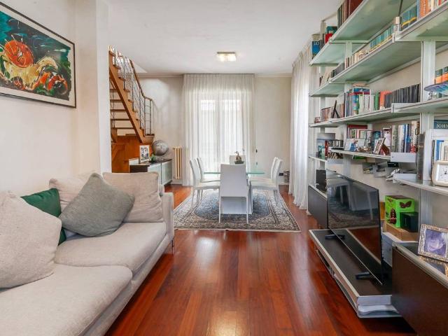 Villa Indipendente in vendita a Zona Omogenea Milano Nord, Cusano Milanino
