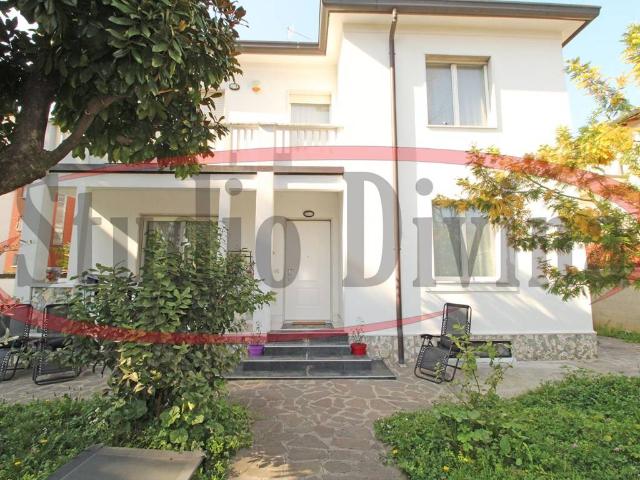 Villa Indipendente in vendita a Zona Omogenea Milano Nord, Cusano Milanino