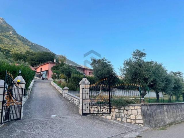 Villa Indipendente in vendita a Cusano Mutri, Campania