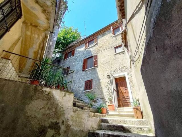 Villa Indipendente in vendita a Cusano Mutri, Campania