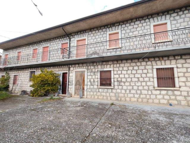 Villa Indipendente in vendita a Cusano Mutri, Campania