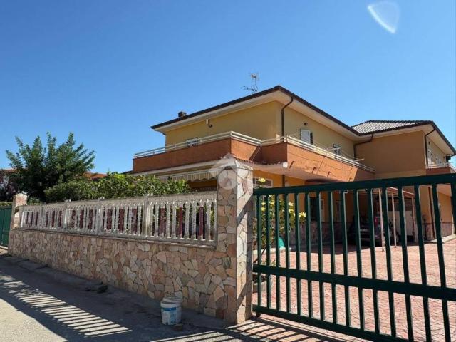 Villa Indipendente in vendita a Calabria, Crotone