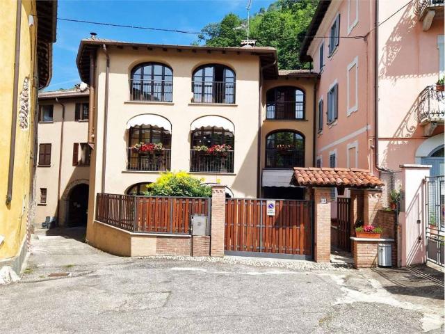 Villa Indipendente in vendita a Comunità Montana Valli del Verbano, Cuveglio