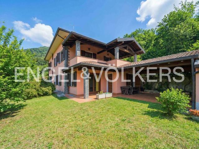 Villa Indipendente in vendita a Vergobbio, Cuveglio