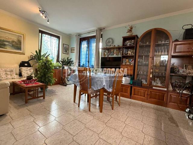 Villa Indipendente in vendita a Dairago, Milano