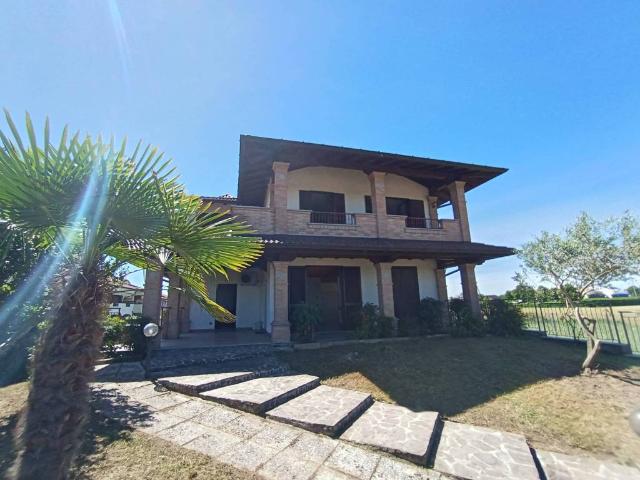 Villa Indipendente in vendita a Olcella, Dairago