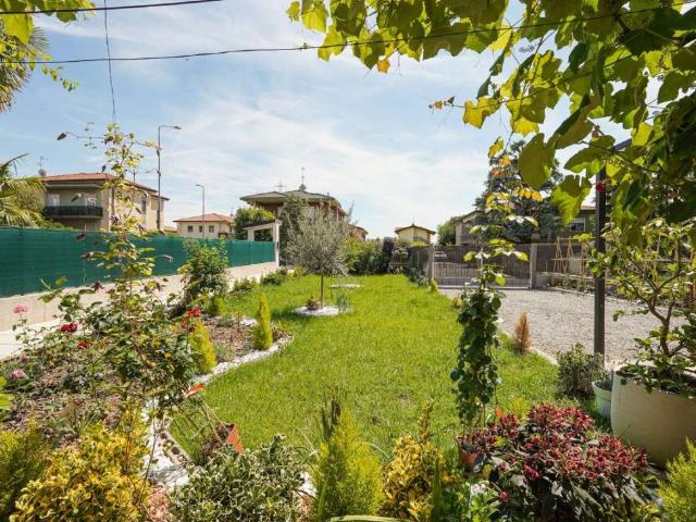 Villa Indipendente in vendita a Mariano al Brembo, Dalmine
