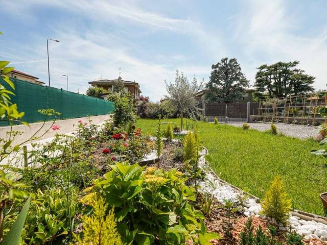 Villa Indipendente in vendita a Mariano al Brembo, Dalmine