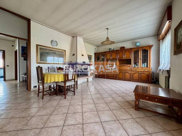 Villa Indipendente in vendita a Brembo, Dalmine