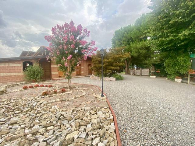 Villa Indipendente in vendita a Dalmine, Lombardia
