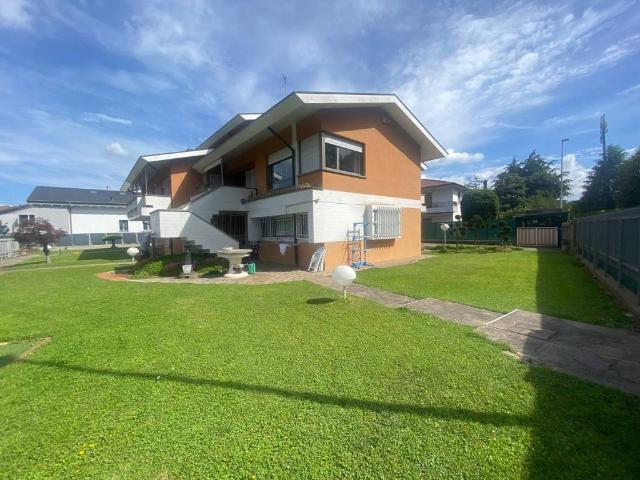 Villa Indipendente in vendita a Dalmine, Lombardia