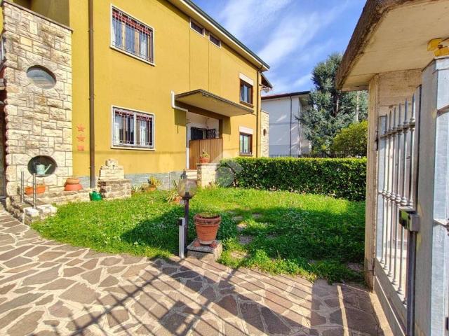 Villa Indipendente in vendita a Dalmine, Lombardia