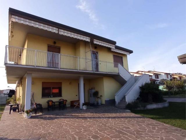 Villa Indipendente in vendita a Brembo, Dalmine