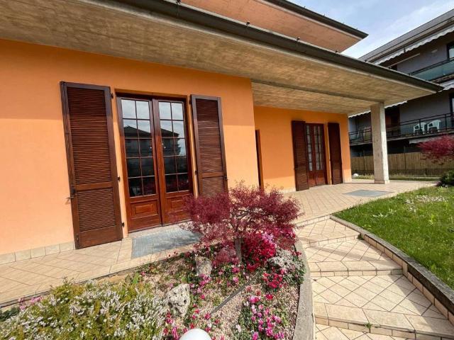 Villa Indipendente in vendita a Dalmine, Lombardia