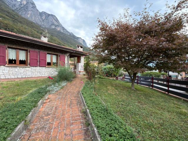 Villa Indipendente in vendita a Gorzone, Darfo Boario Terme