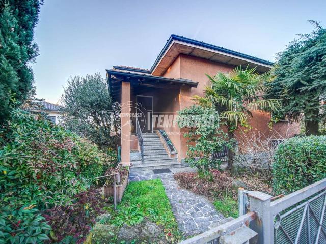 Villa Indipendente in vendita a Daverio, Lombardia