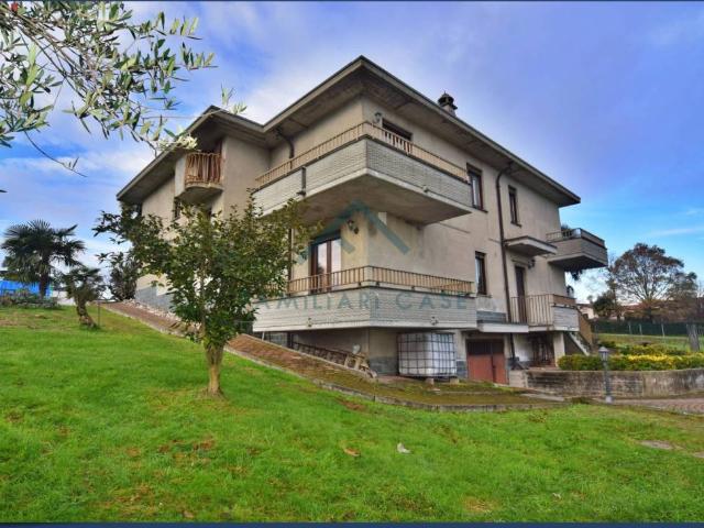 Villa Indipendente in vendita a Daverio, Lombardia