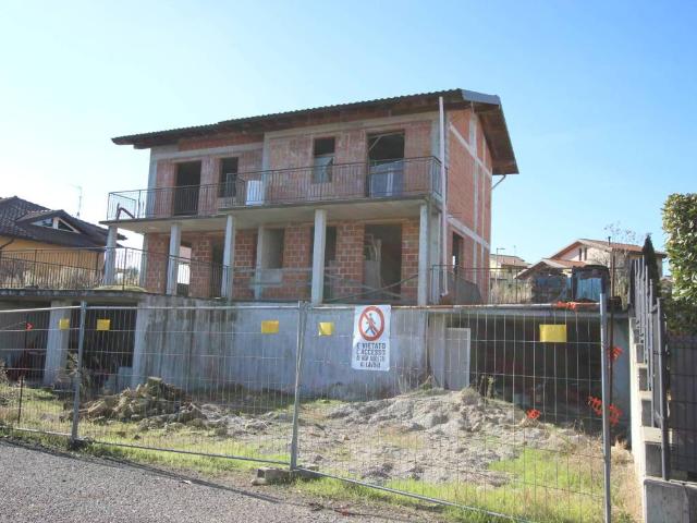 Villa Indipendente in vendita a Daverio, Lombardia