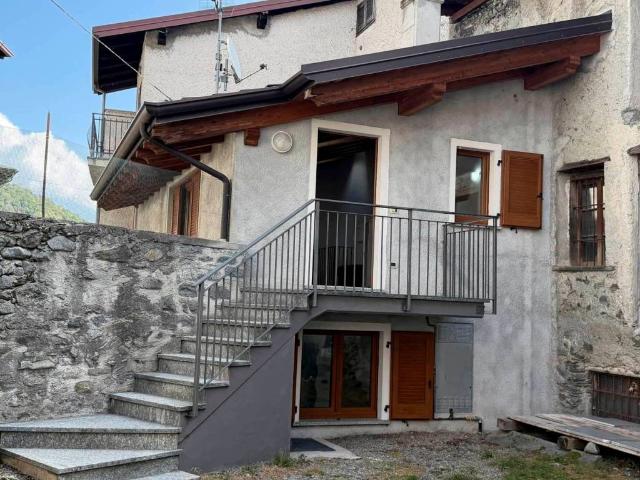 Villa Indipendente in vendita a Dazio, Lombardia