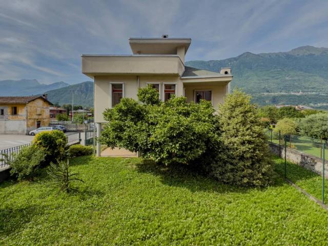 Villa Indipendente in vendita a Delebio, Lombardia