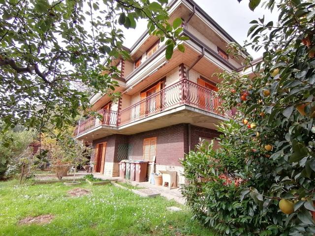 Villa Indipendente in vendita a Deruta, Umbria