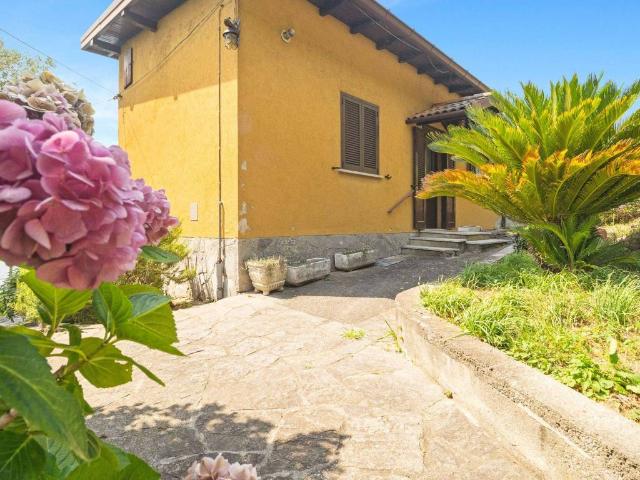 Villa Indipendente in vendita a Castello, Dervio