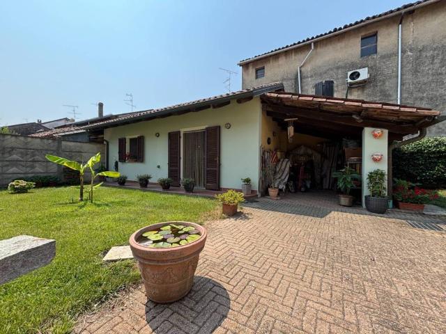 Villa Indipendente in vendita a Piemonte, Vercelli