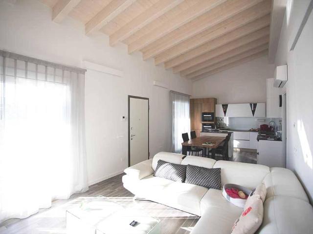 Villa Indipendente in vendita a Vicina, Desenzano Del Garda