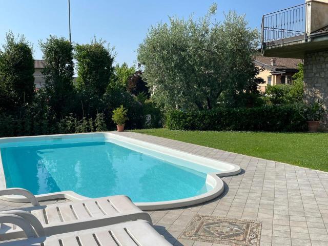 Villa Indipendente in vendita a Vicina, Desenzano Del Garda