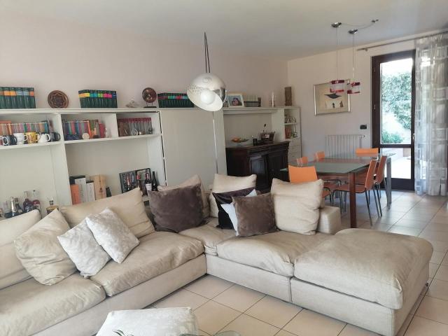 Villa Indipendente in vendita a Vicina, Desenzano Del Garda