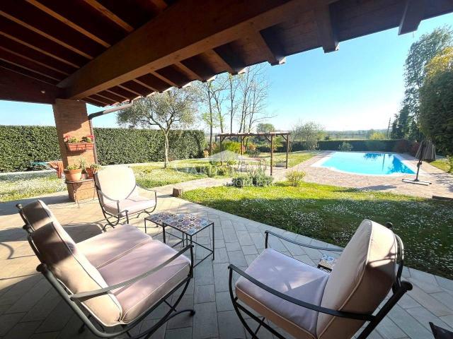 Villa Indipendente in vendita a Desenzano Del Garda, Lombardia
