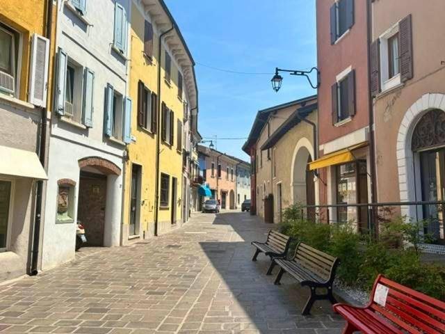 Villa Indipendente in vendita a Rivoltella del Garda, Desenzano Del Garda