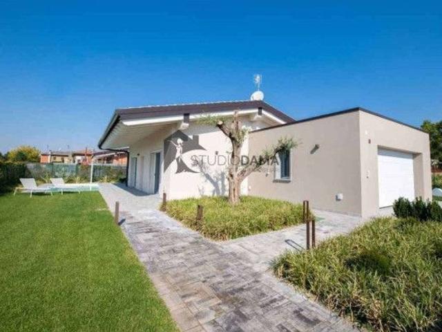 Villa Indipendente in vendita a Rivoltella del Garda, Desenzano Del Garda