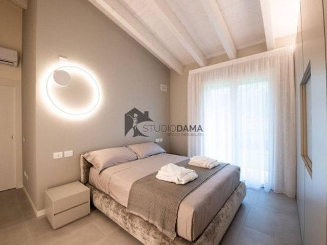 Villa Indipendente in vendita a Rivoltella del Garda, Desenzano Del Garda