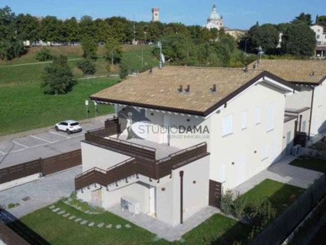 Villa Indipendente in vendita a Rivoltella del Garda, Desenzano Del Garda